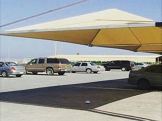 Qatar span umbrellas